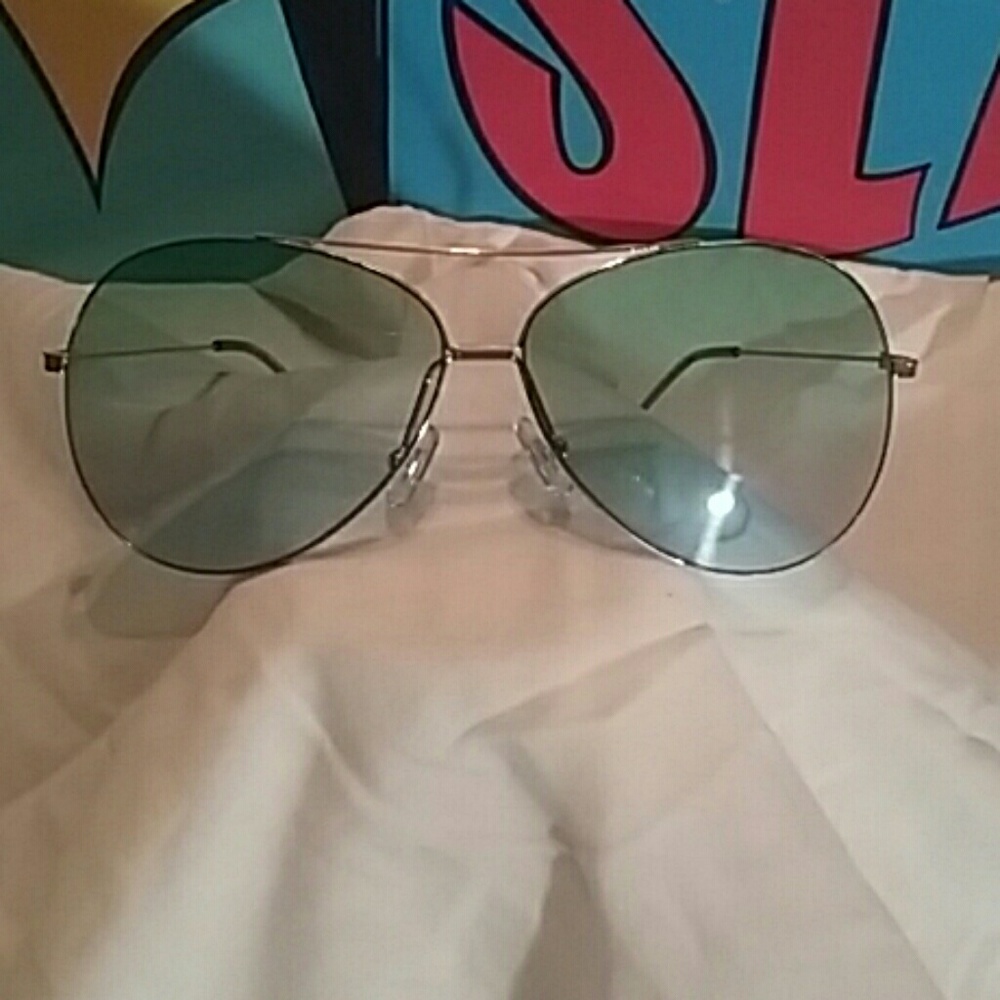 Unisex Vintage Aviator sunglasses with green gradi